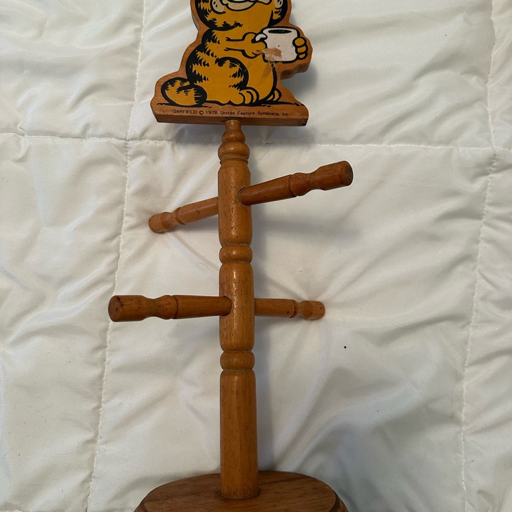 🐕 Garfield Wooden Mug Tree with Character Top and McDonald’s Mugs - Picture 8 of 16